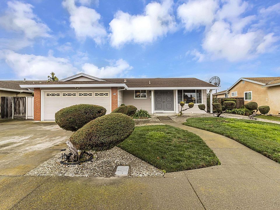 1st image of 32460 Deborah Dr
