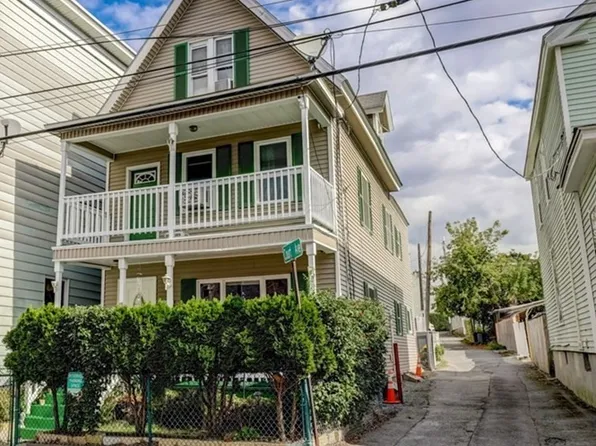 26 Linden St, Lowell, MA 01852