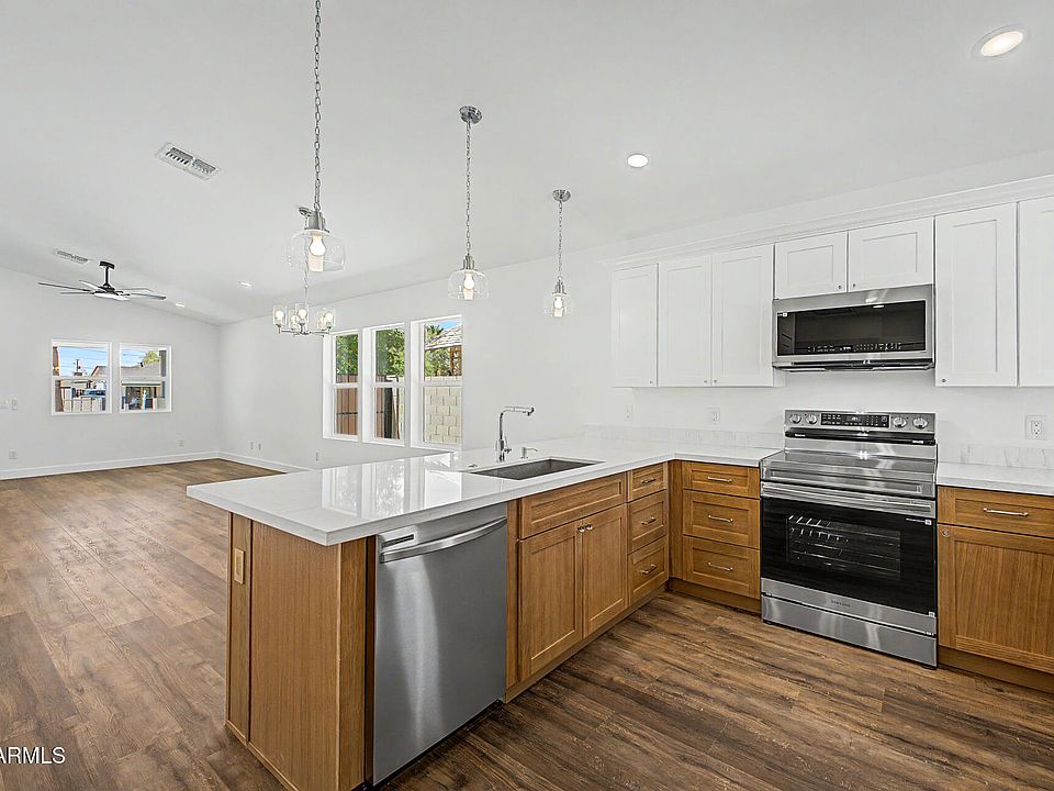 1st image of 1416 E PIERCE Street