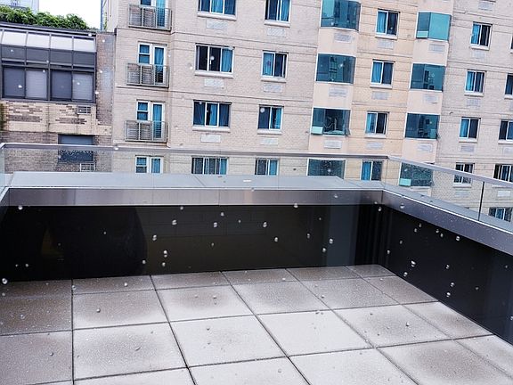 4th image of 535 W 43rd St S #14A