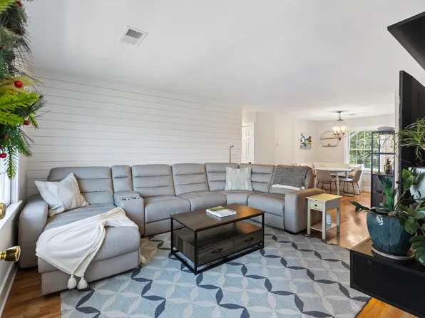 204 San Souci St APT 2C, Charleston, SC 29403