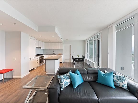 4th image of 2388 Madison Ave #3207