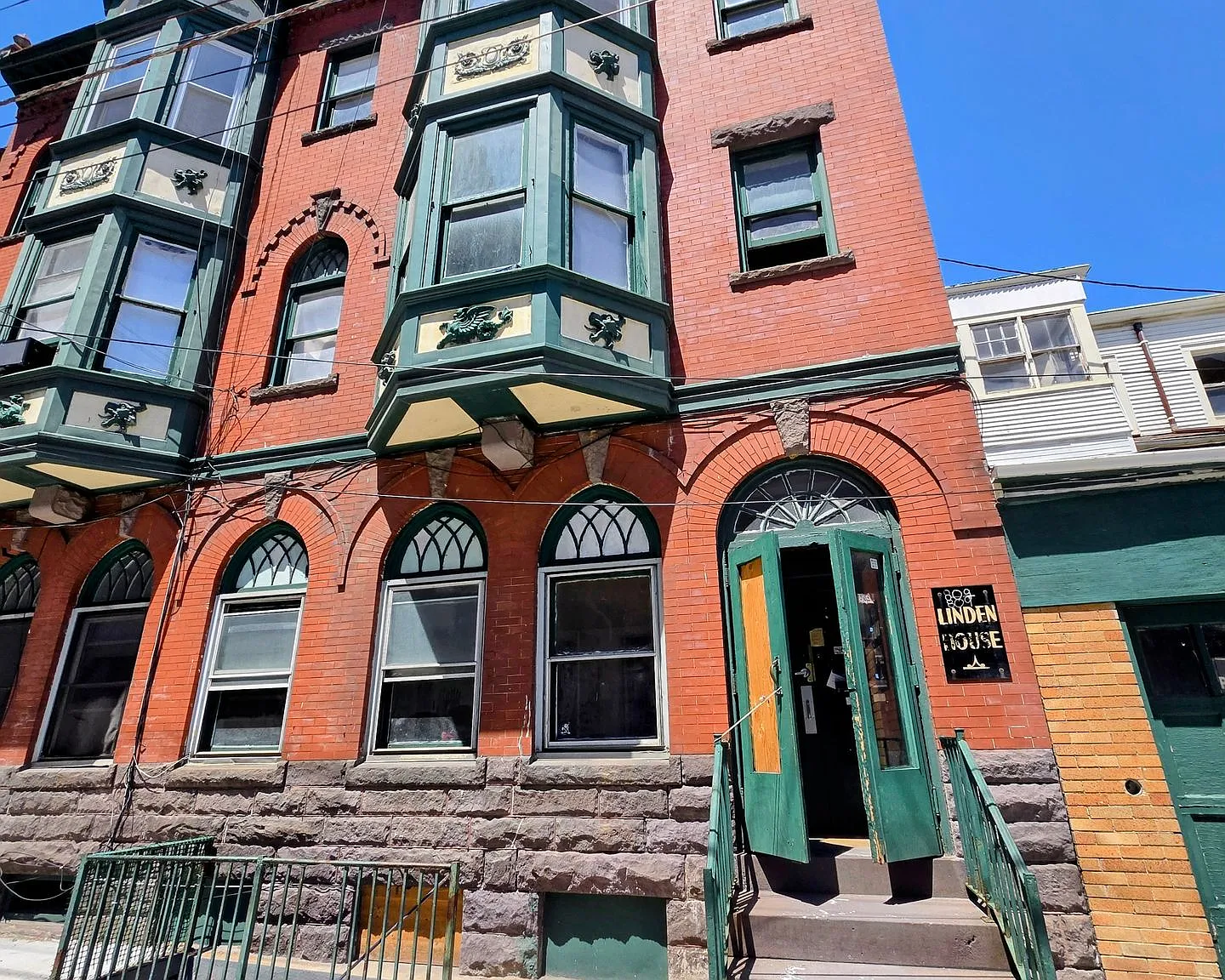 809-811 W. Linden Street — Photo 1