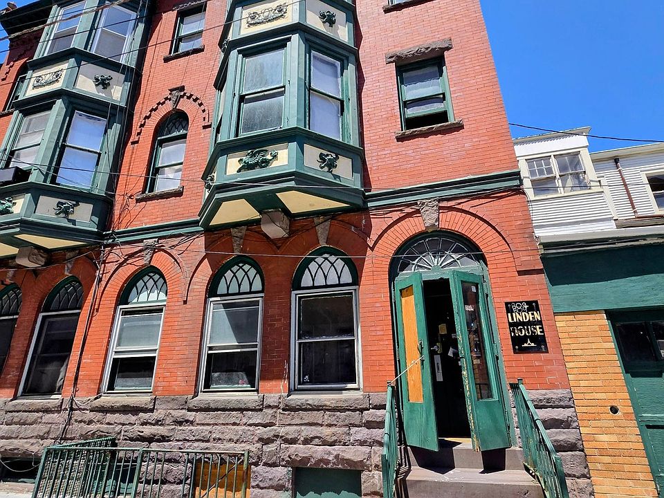 1st image of 809-811 W Linden St #1