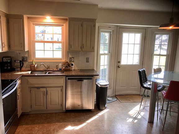 5th image of 903 SW Savannah Dr