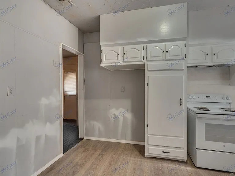 1209 Gladiolus St — Photo 9