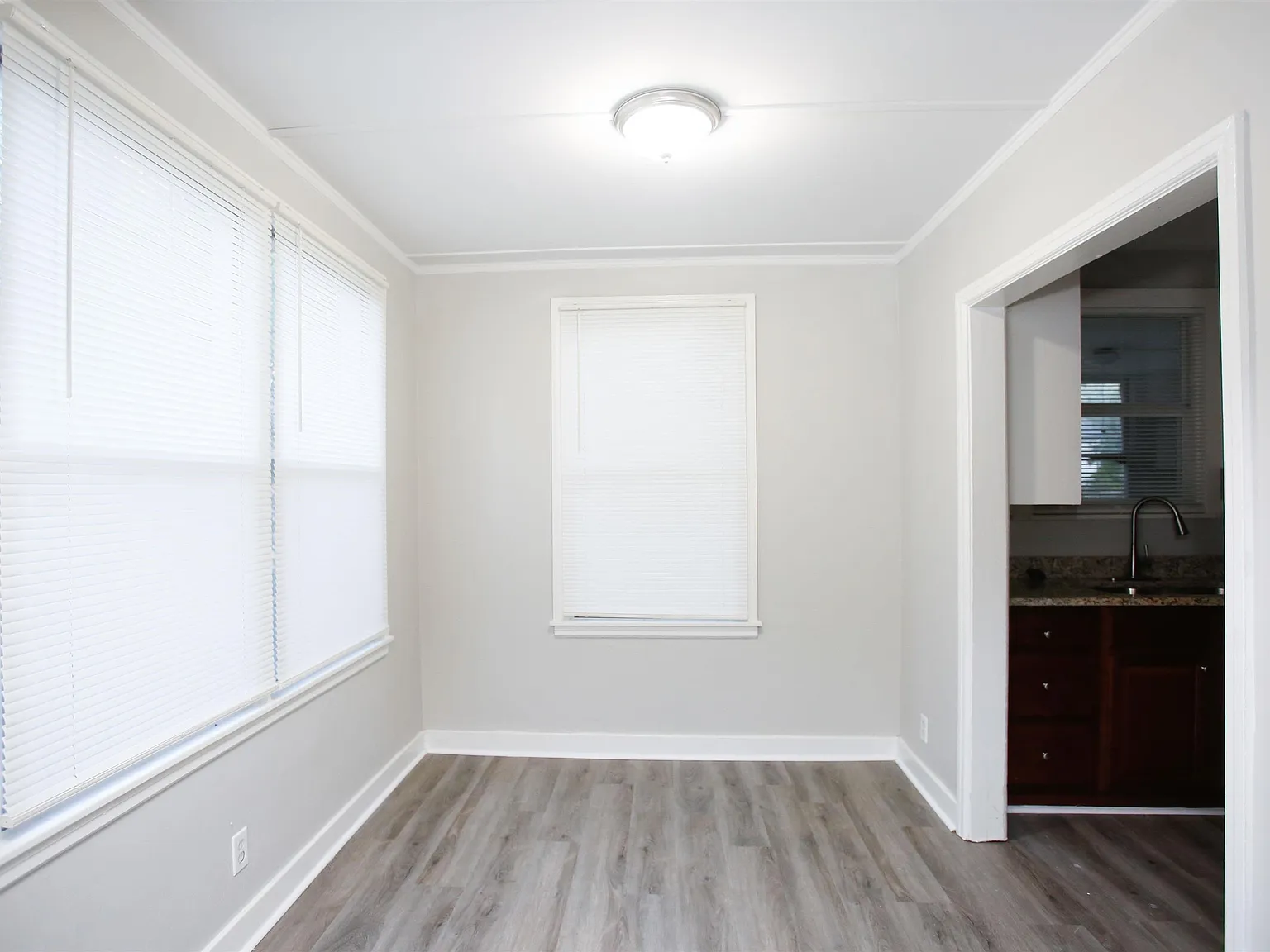 2 bed, 1.0 bath, 872 sqft, $925 — Photo 3