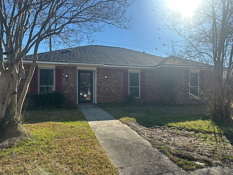 2243 Bernwood Dr — Photo 1