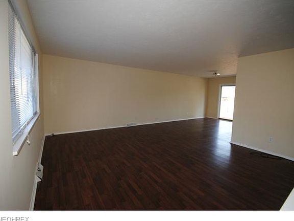 5th image of 22518 Bard Ave
