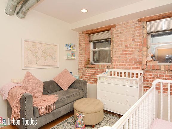 4th image of 1723 W Erie St APT 1