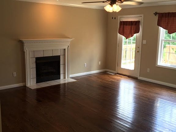 3rd image of 3500 Cave Springs Ave