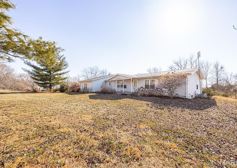 1st image of 3040 Court Rd