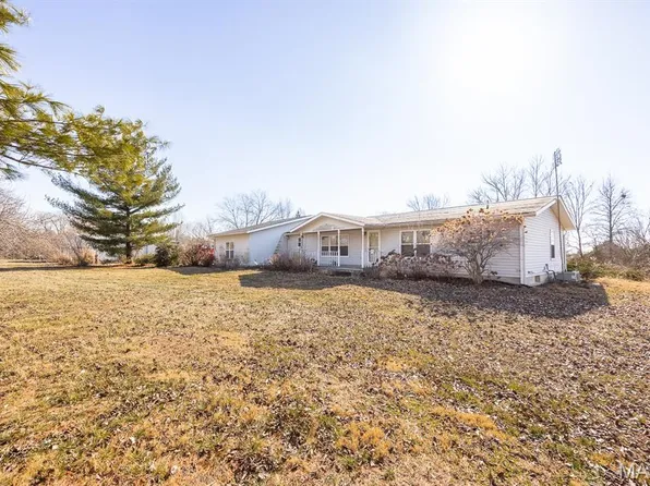 3040 Court Rd, New Baden, IL 62265