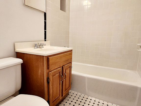 5th image of 202 W 106th St APT 42