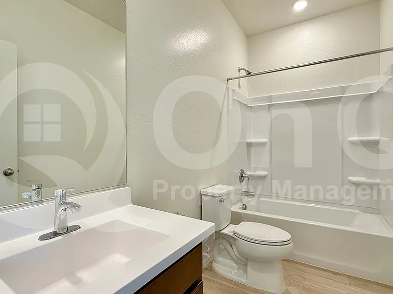 1444 E Edwin St — Photo 16