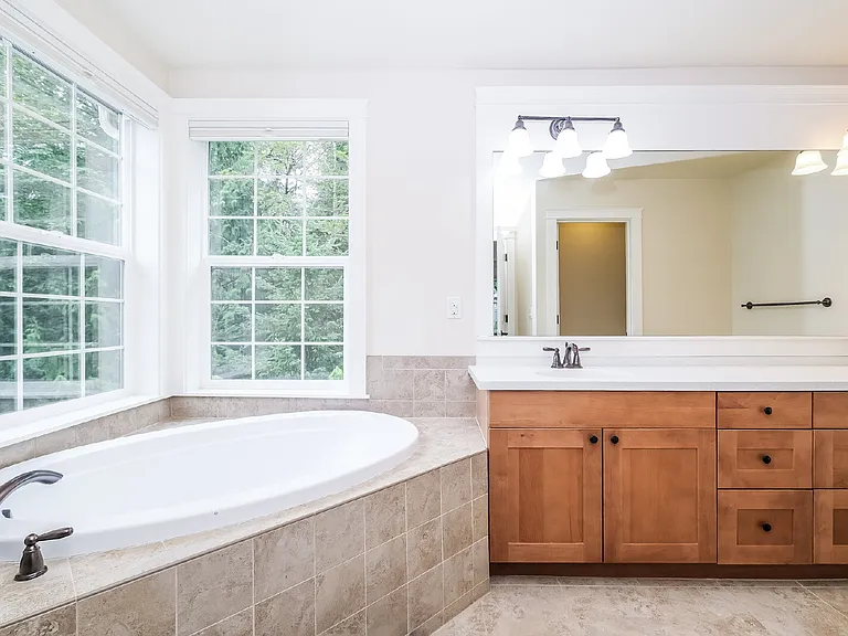 2170 NE Morgan Ln — Photo 11
