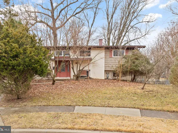 2 Prince George Ct, Gwynn Oak, MD 21207