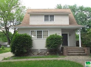 921 7th St, Sheldon, IA 51201