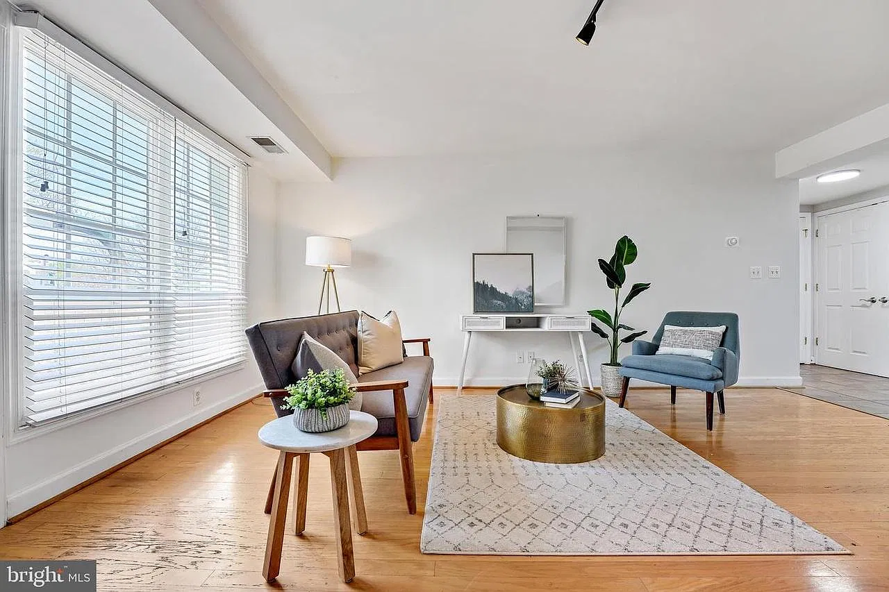 1 bed, 765 sqft, $2,210 — Photo 3