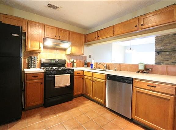 3rd image of 18126 Glenledi Dr