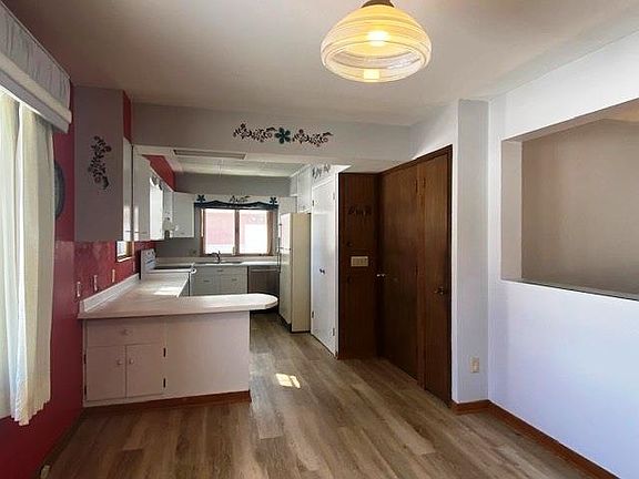 4th image of 1112 Harmony Cir NW
