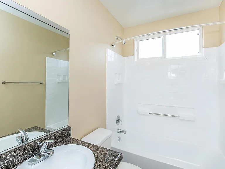 Sandpointe Cove Apartment Homes — Photo 36