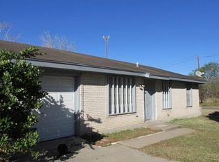 701 Everett Cir, Beeville, TX 78102
