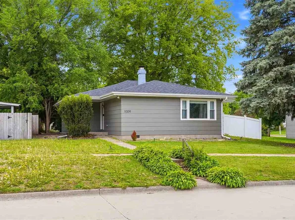 1009 E 2nd St, Washington, IA 52353