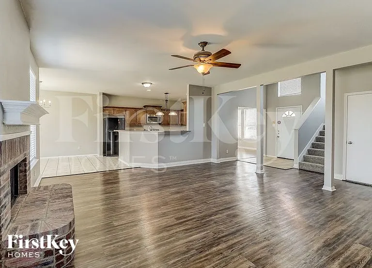 3001 Creekbend Ct — Photo 2