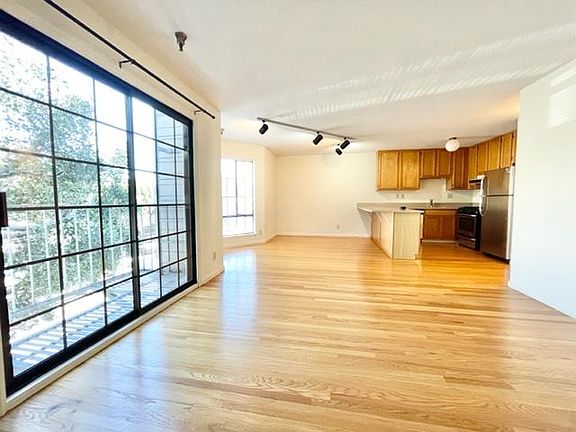 3rd image of 3227 16th St APT 4