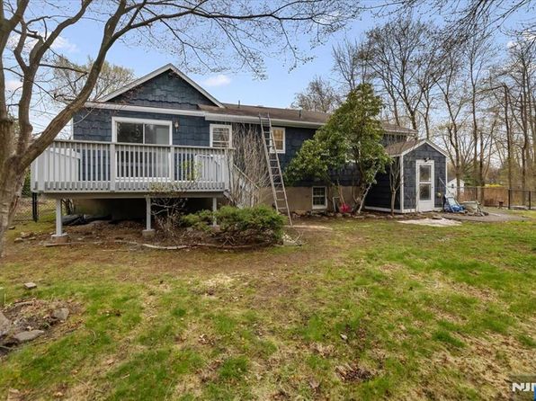 74 Local St, Park Ridge, NJ 07656