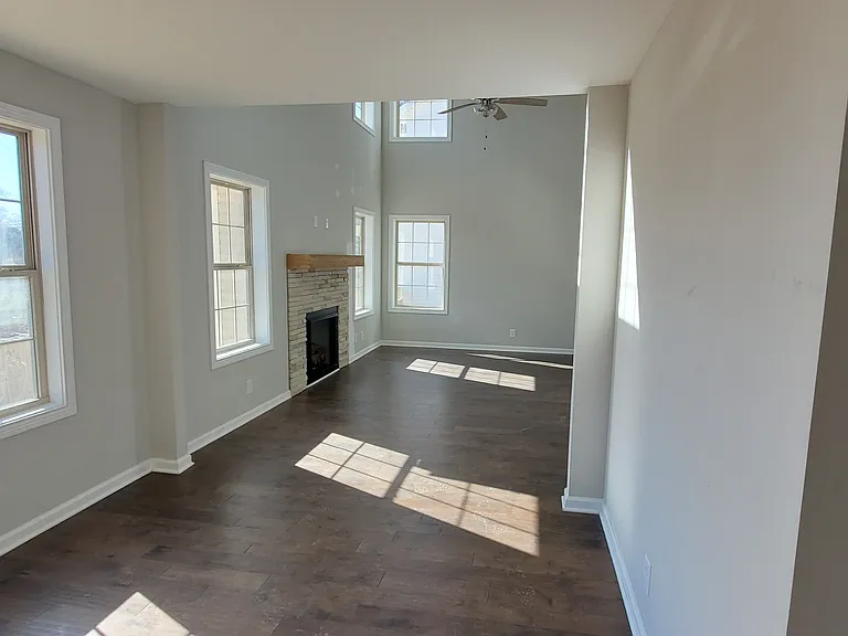 * Breakfast nook
* Living Room
