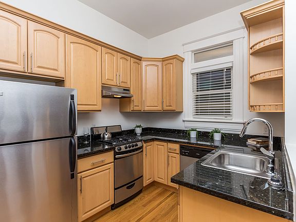5th image of 1562 Sacramento St #304