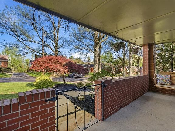 3rd image of 425 Edgewood Rd