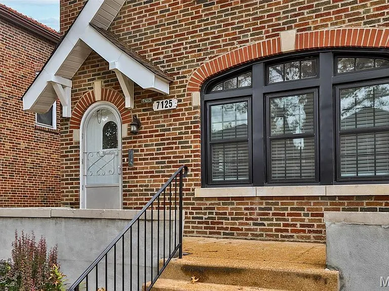 7125 Dartmouth Ave — Photo 2