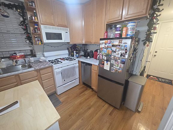 2nd image of 2047 W Evergreen Ave