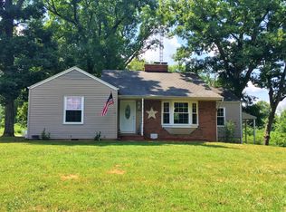 16488 E Country Club Rd, Mount Vernon, IL 62864