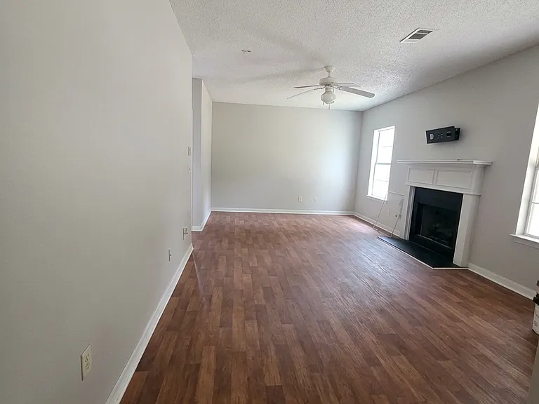 5420 Sapphire Cir — Photo 6