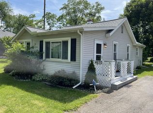 4270 Pleasant Ct, West Bloomfield, MI 48323