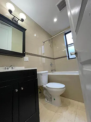 Rented by EXR | media 10