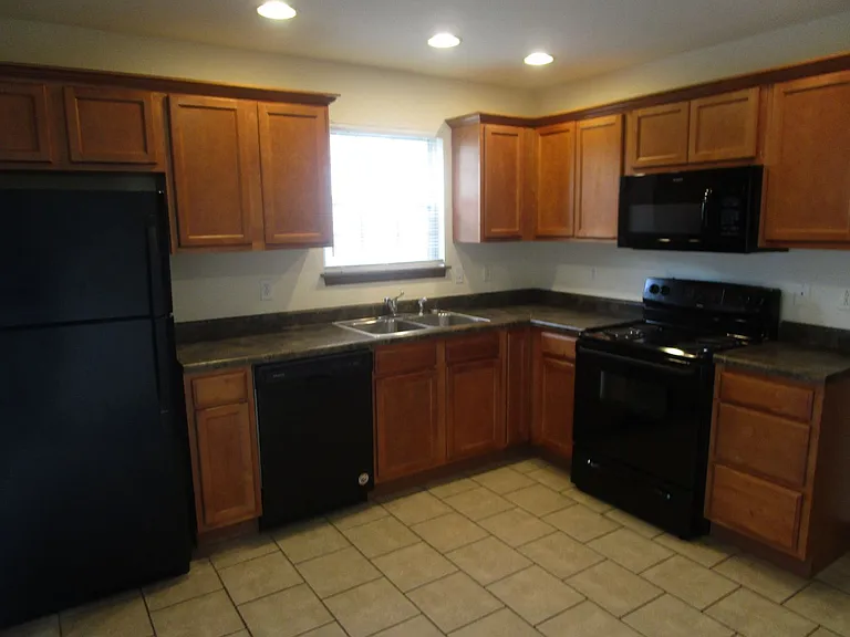 605-607 Glenstone Dr. — Photo 7