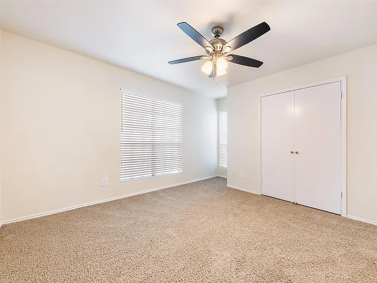 1304 Danbury Sq #A — Photo 8