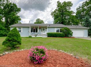 24567 Sherwood Rd, Belleville, MI 48111
