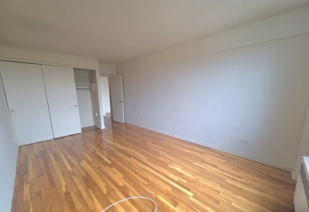 1 bed, 825 sqft, $2,297 — Photo 2