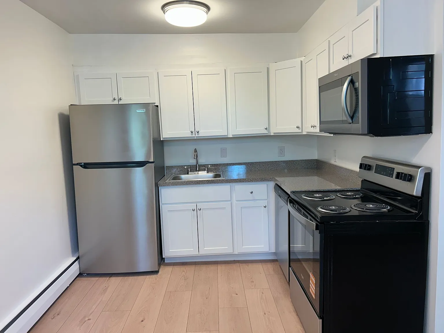 Parkside Manor Apartments — Photo 4