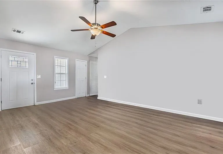 5720 Crow Dr — Photo 7
