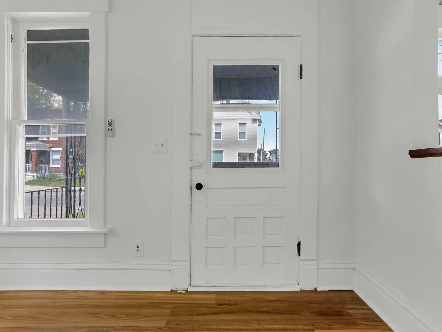 3 bed, 874 sqft, $1,600 — Photo 2