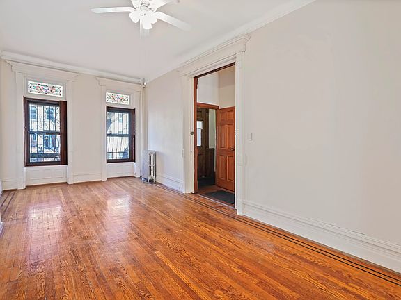 3rd image of 404 Park Pl