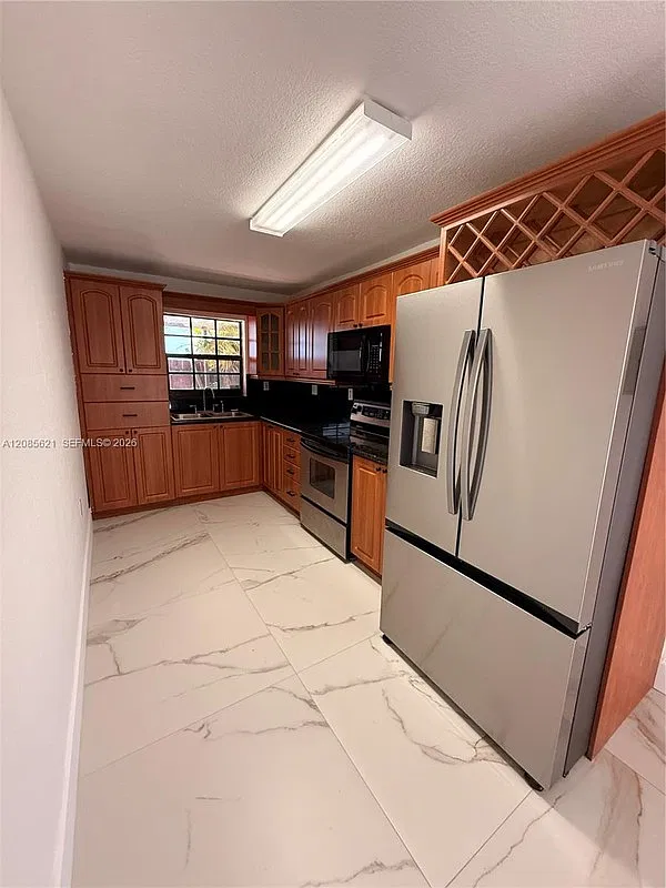 2424 SW 21st Ter #0 — Photo 4