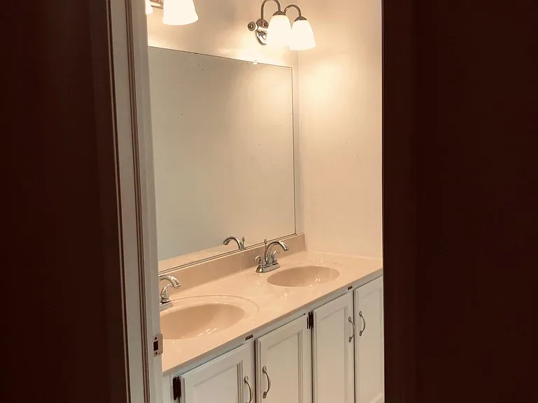 Upstairs main bath